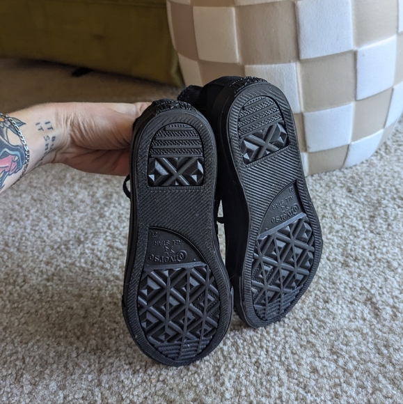 Chuck Taylor Converse All Star Classic Little Kids High Top Sneaker in Black - Picture 5 of 6